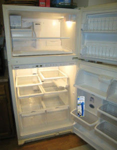 clean a refrigerator